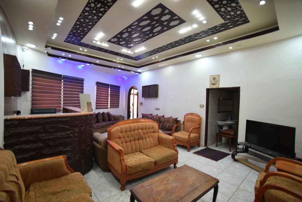Petra Boxtel Hostel Wadi Musa Exterior photo